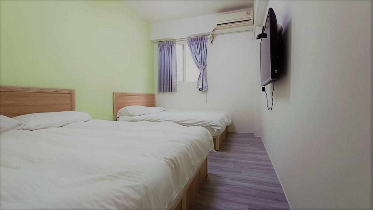 Fengchia Bichon Art Homestay Taichung Exterior foto