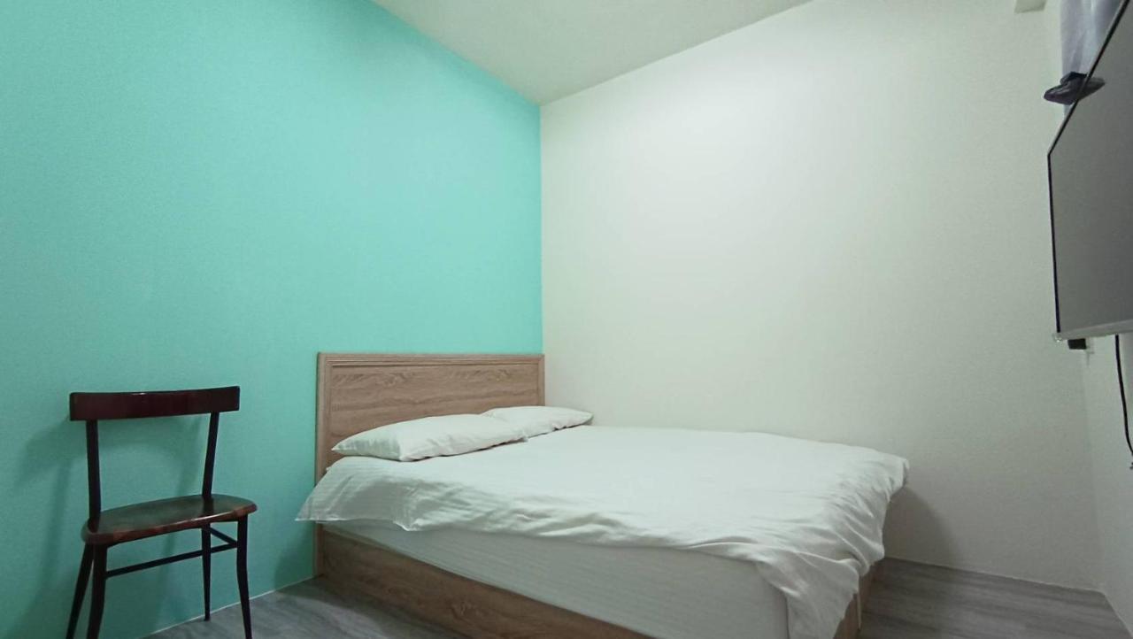 Fengchia Bichon Art Homestay Taichung Exterior foto